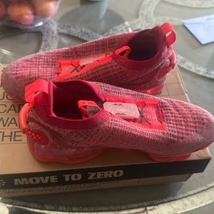 Preown airmax size 7 for men or 9 for women . Lots of life left in them .